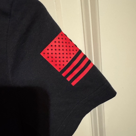 Under Armour Boys  size Small  Black Graphic T-Shirt - Picture 4 of 6